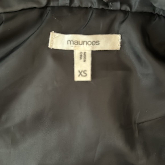 Great condition black and white vest. Womens size xs. - Picture 6 of 8